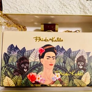 #fridakahlo #elegantBag #wornArt #statementclutch